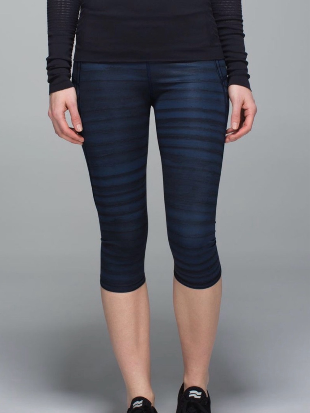 Lululemon Run: Top Speed Crop
Good Vibes Deep Navy Black / Black